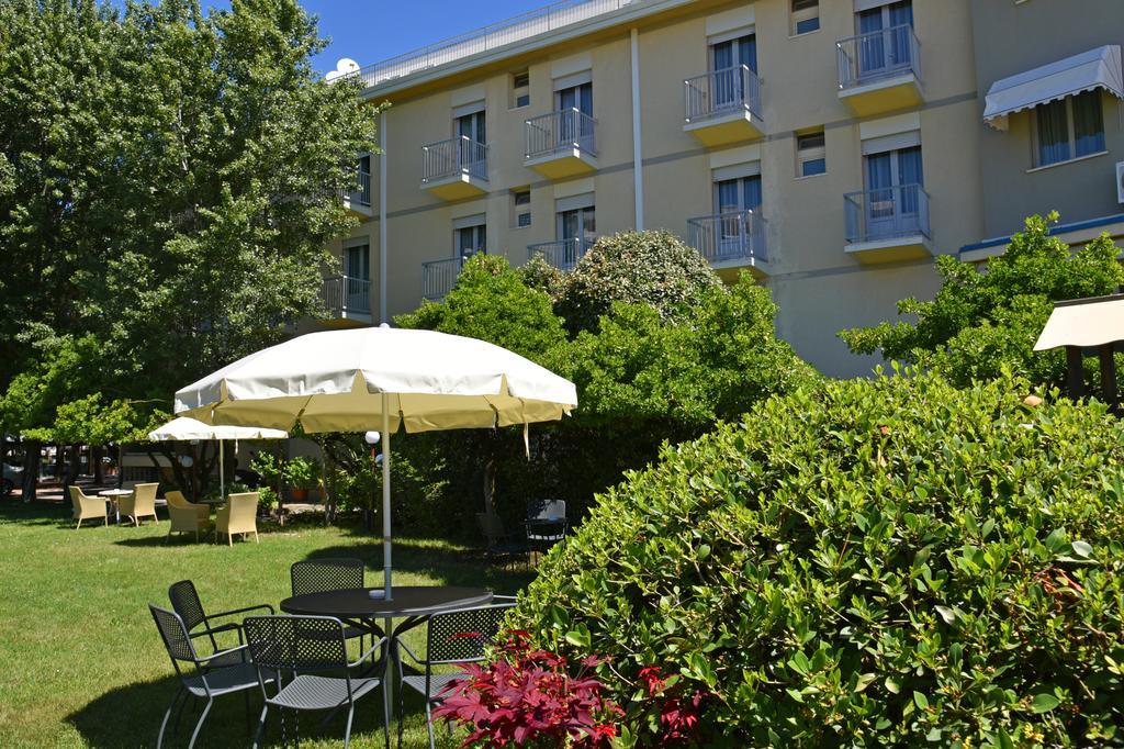 Hotel Janeiro Frontemare Lido di Jesolo Eksteriør billede