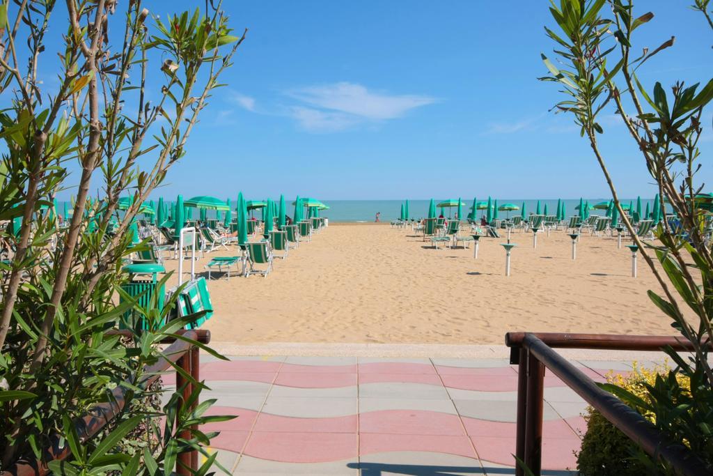 Hotel Janeiro Frontemare Lido di Jesolo Eksteriør billede