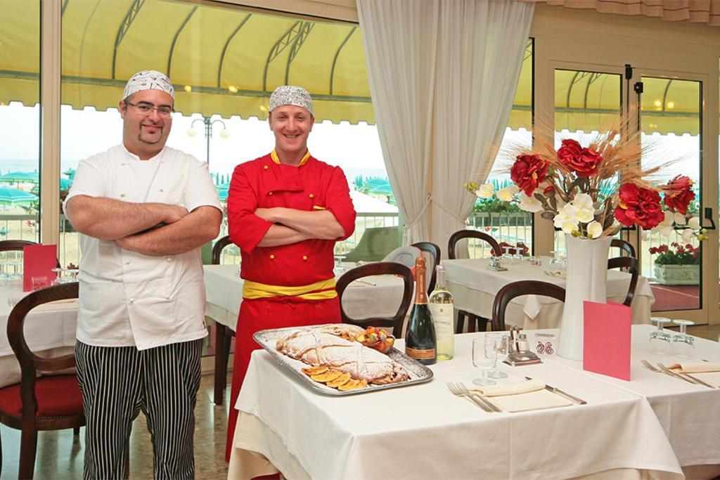 Hotel Janeiro Frontemare Lido di Jesolo Eksteriør billede